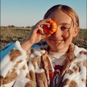 Meet your Posher, Chloe